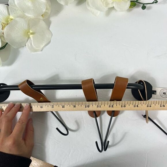 Modern Hanging Hook - Picture 5 of 8